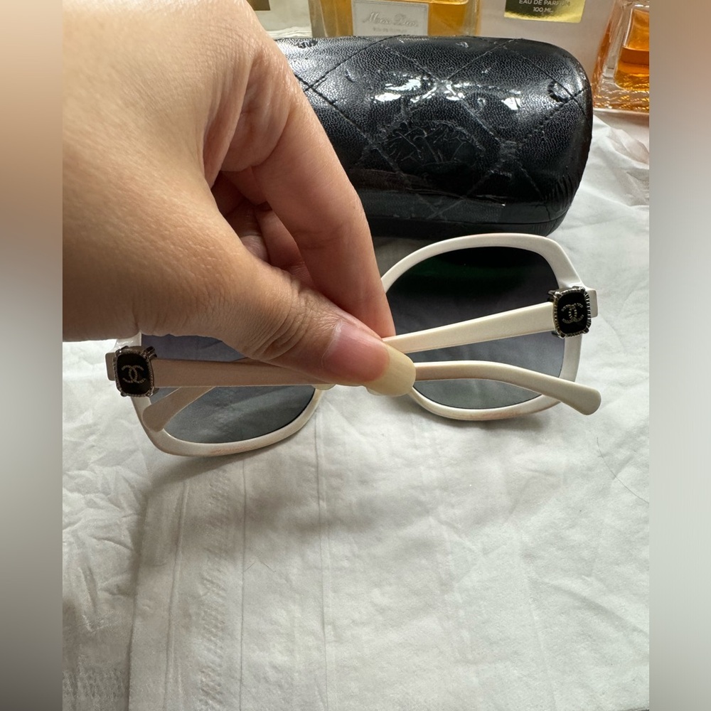 Chanel sunglasses - Picture 4 of 12